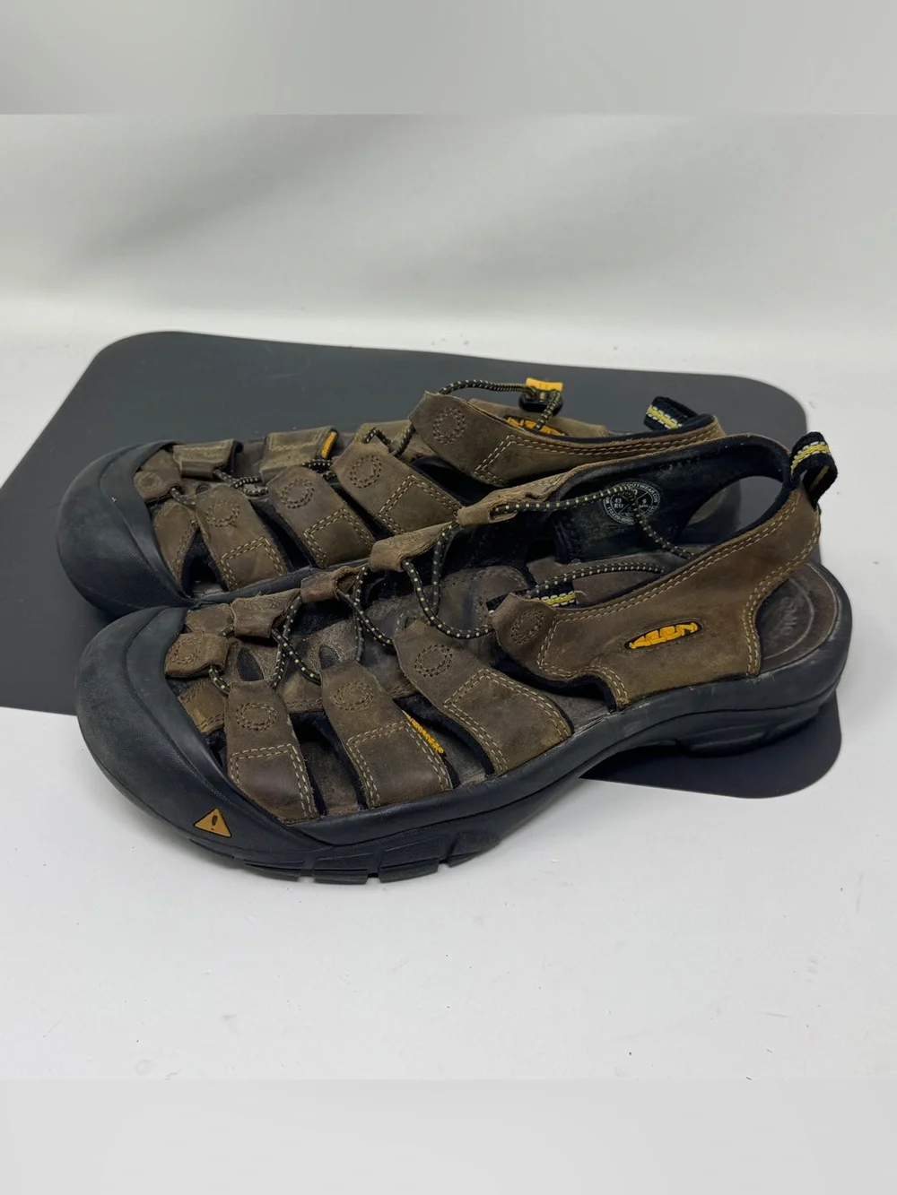 Keen men’s Newport leather hiking waterproof closed toe sandals size 11.5